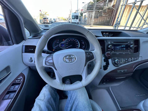 2012 Toyota Sienna XLE 7-Passenger