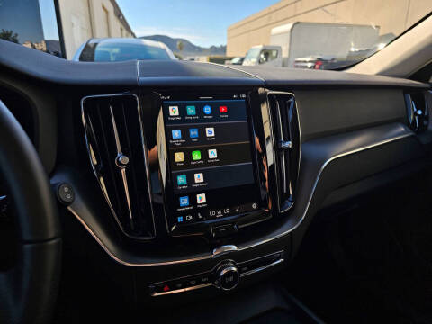 2025 Volvo XC60 B5 Core Dark Theme