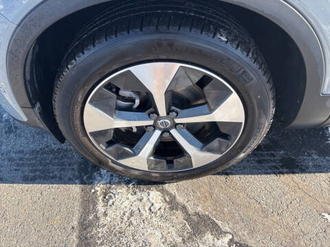 2025 Volvo XC40 B5 Plus Bright Theme