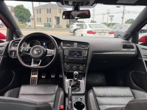 2017 Volkswagen Golf GTI SE