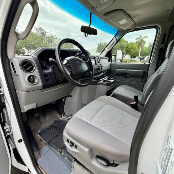 2011 Ford E-350