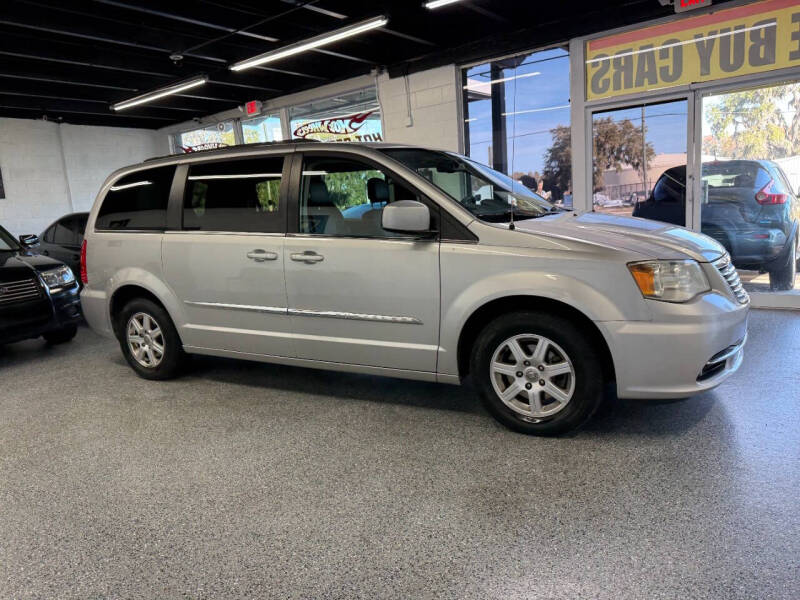 2012 Chrysler Town and Country Touring