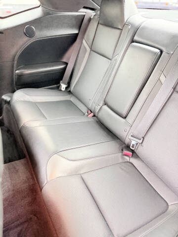 2015 Dodge Challenger SXT Plus