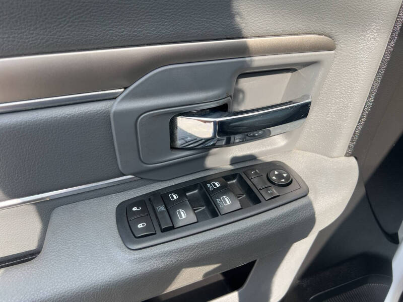 2017 RAM 1500 SLT