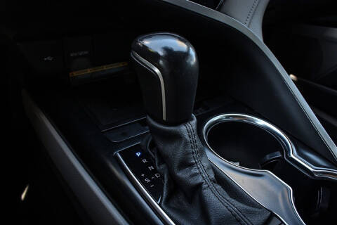 2020 Toyota Camry Hybrid XLE