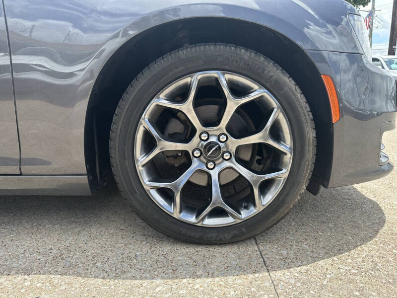 2018 Chrysler 300 S