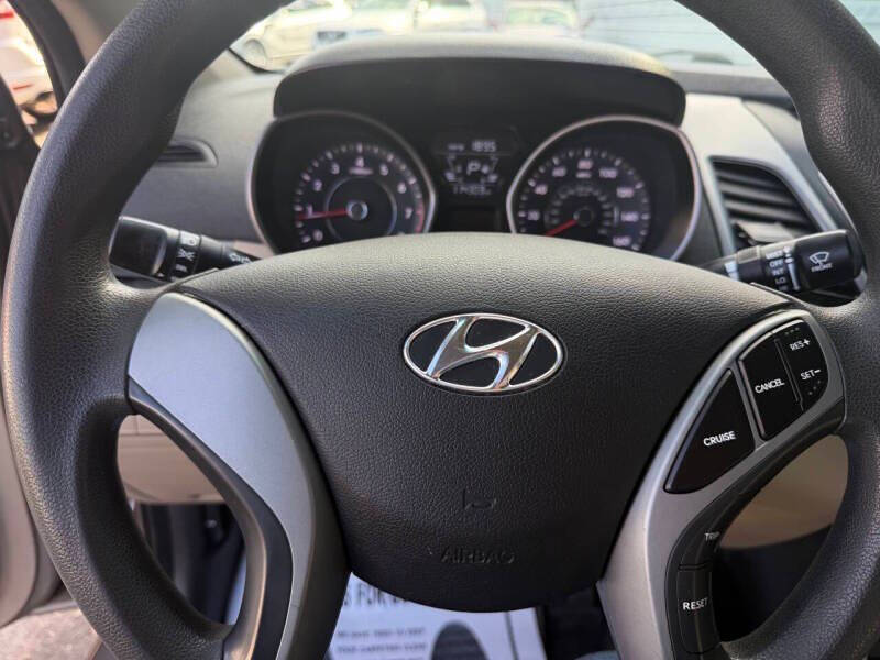 2016 Hyundai Elantra SE