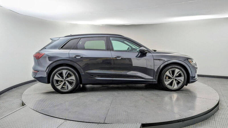 2024 Audi Q8 e-tron quattro Premium