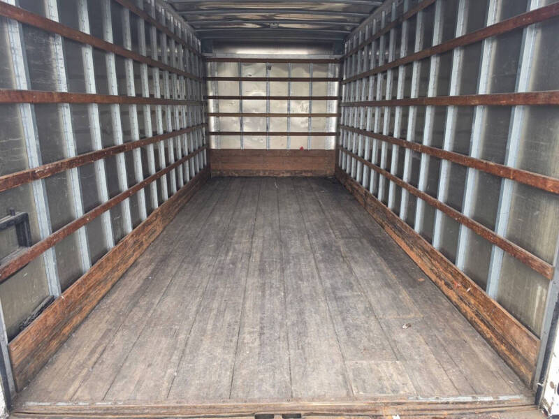 2009 Freightliner M2 106