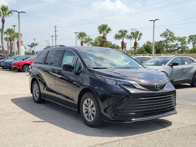 2026 Toyota Sienna LE 8-Passenger