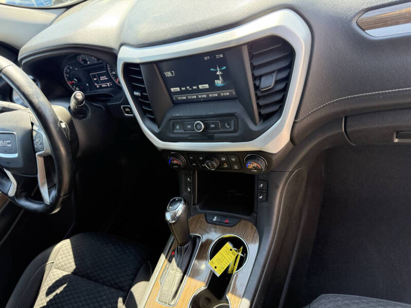 2017 GMC Acadia SLE-2