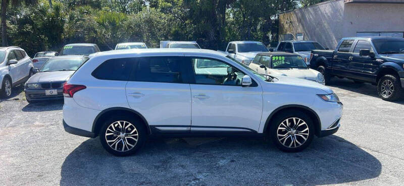 2016 Mitsubishi Outlander SE