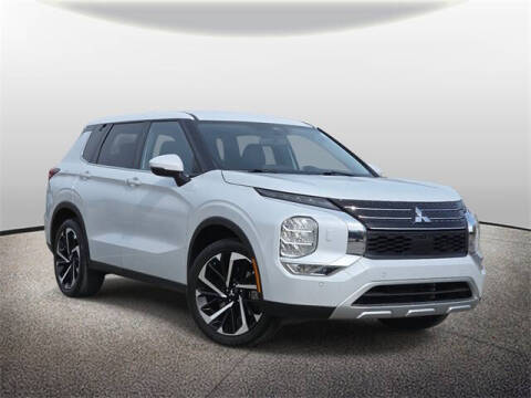 2022 Mitsubishi Outlander for sale at Auto Center of Columbus in Columbus OH
