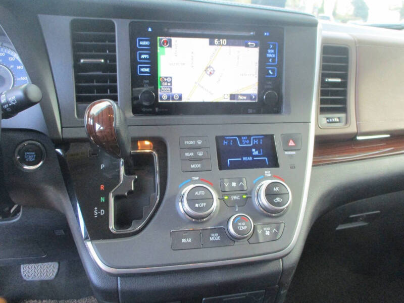 2017 Toyota Sienna Limited Premium 7-Passenger