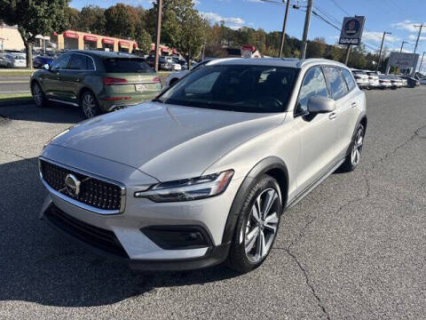 2025 Volvo V60 Cross Country B5 Plus