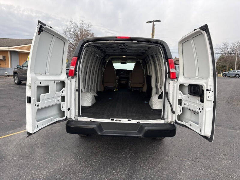 2023 Chevrolet Express 2500