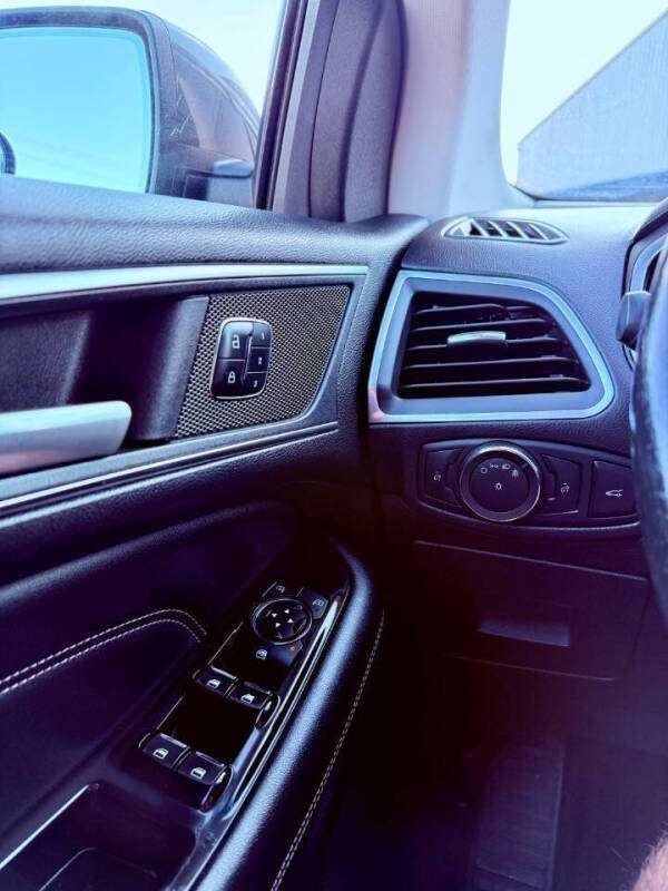 2017 Ford Edge Titanium