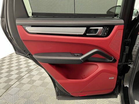 2023 Porsche Cayenne Coupe Platinum Edition