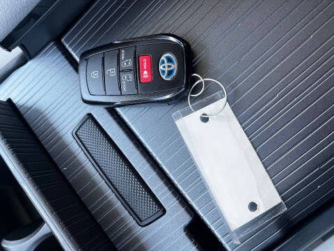 2025 Toyota Sienna LE 8-Passenger