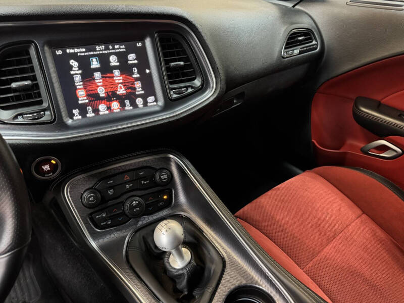 2016 Dodge Challenger 392 HEMI Scat Pack Shaker