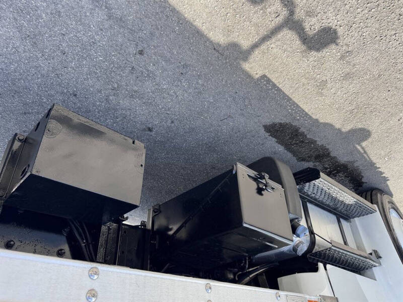 2018 Freightliner M2 106