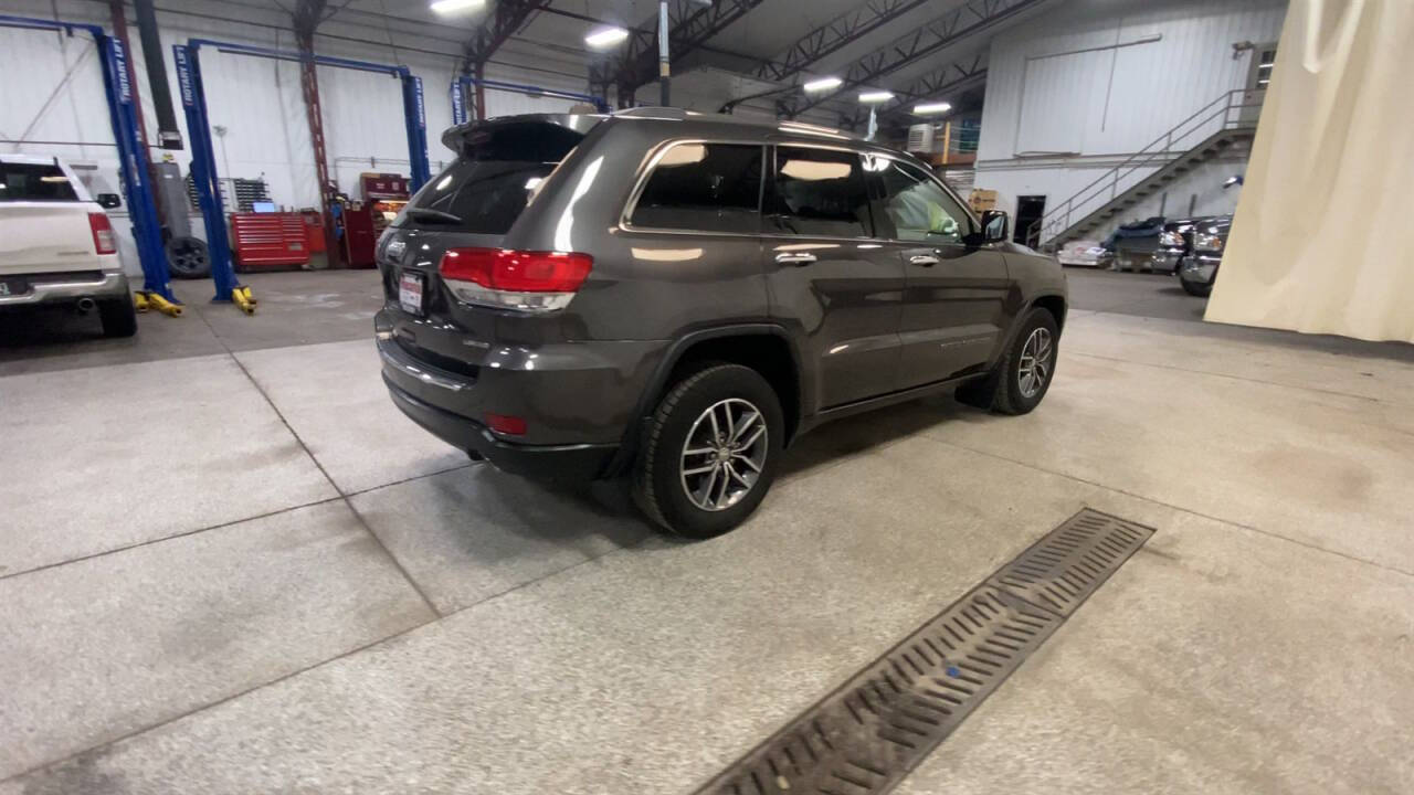 2018 Jeep Grand Cherokee for sale at Victoria Auto Sales in Victoria, MN