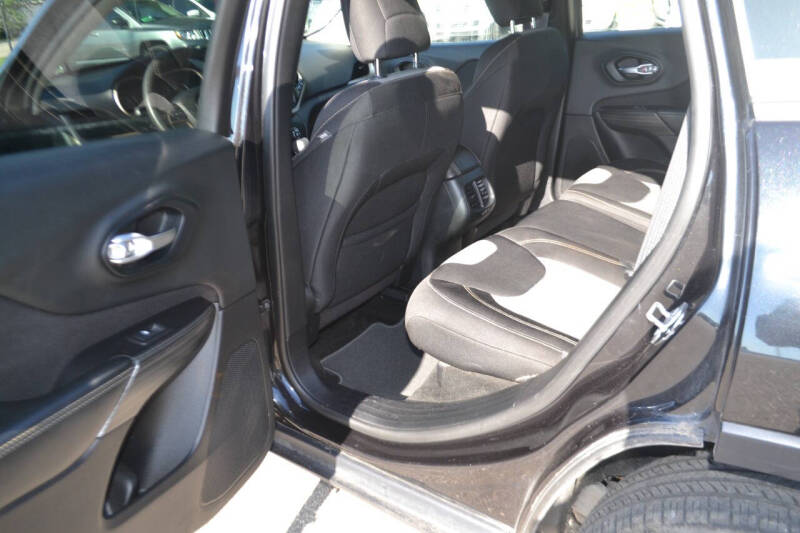 2015 Jeep Cherokee Sport