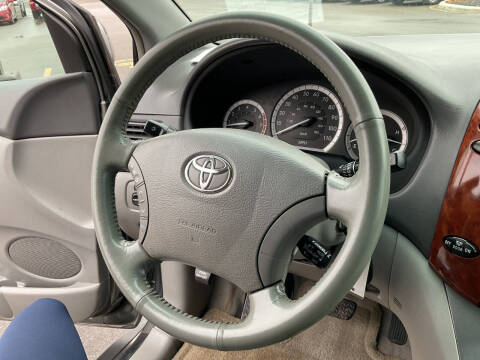 2004 Toyota Sienna XLE 7 Passenger