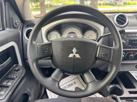 2008 Mitsubishi Raider LS