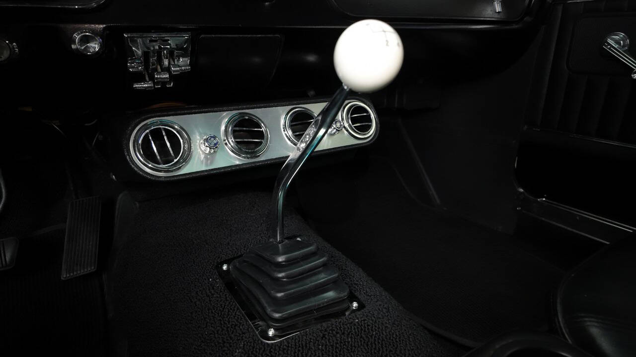 1965 Ford Mustang 37