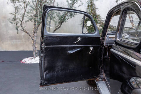 1948 Ford Super Deluxe