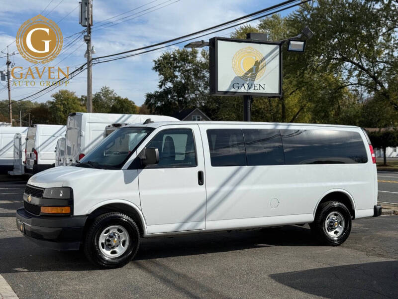 2022 Chevrolet Express Passenger LS's photo