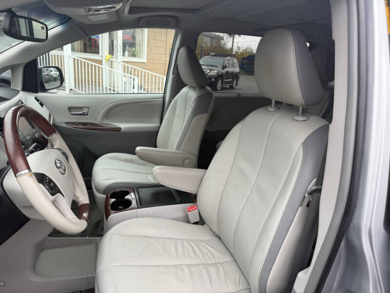 2014 Toyota Sienna Limited 7-Passenger