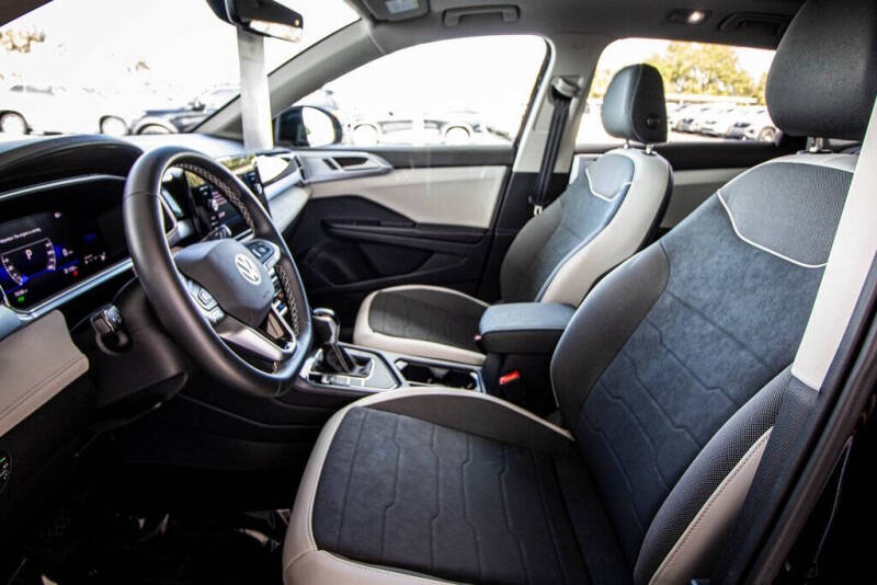 2025 Volkswagen Taos SE