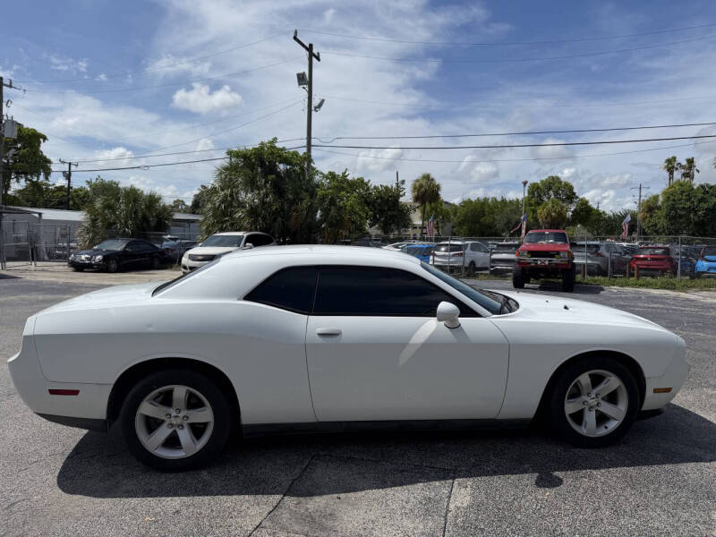 2013 Dodge Challenger SXT Plus