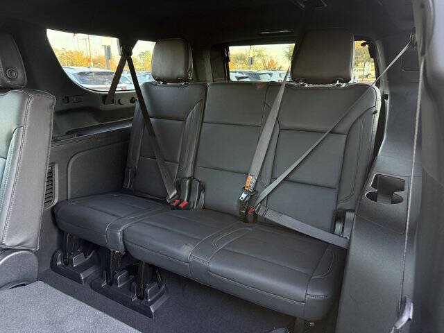 2025 Chevrolet Suburban LT