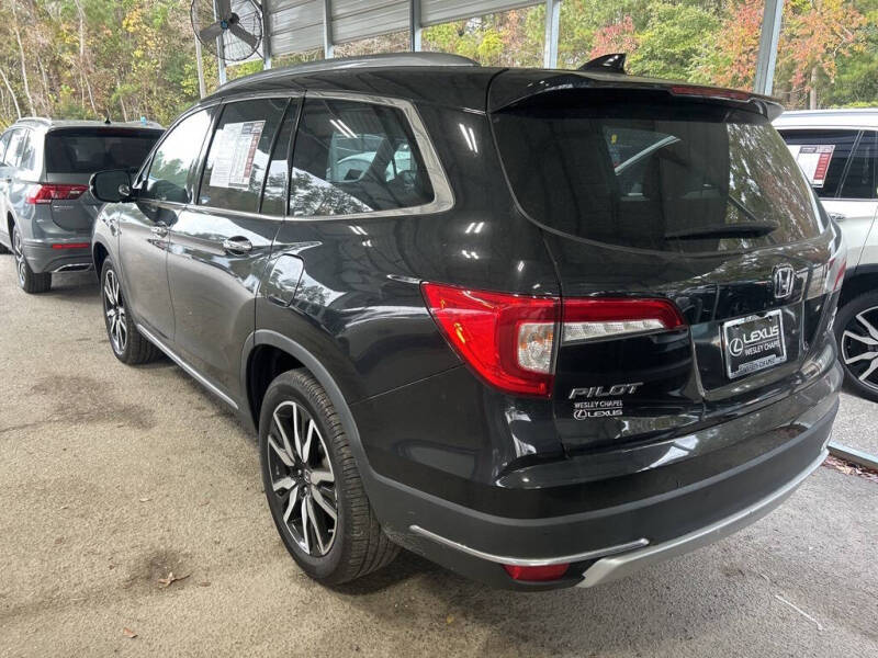 2019 Honda Pilot Touring w/Rear Captain's Chairs