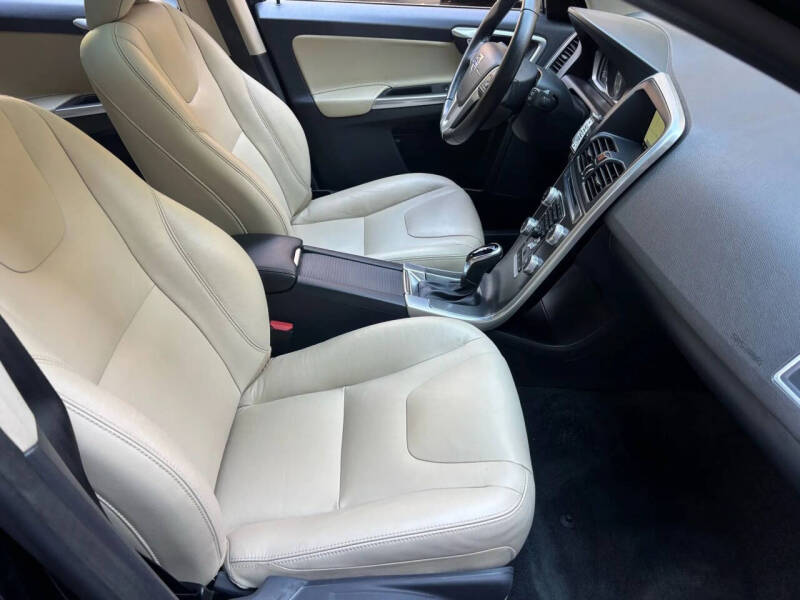 2016 Volvo XC60 T6 Drive-E