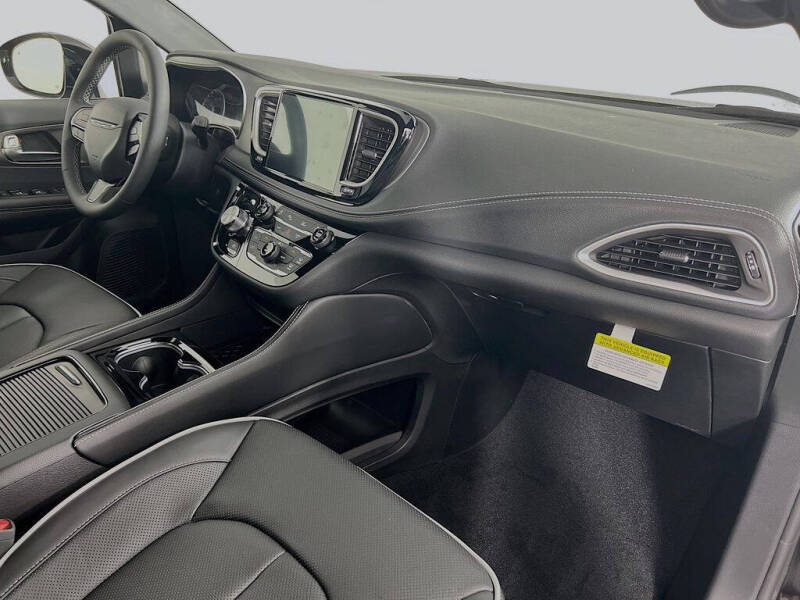 2027 Chrysler Pacifica Limited