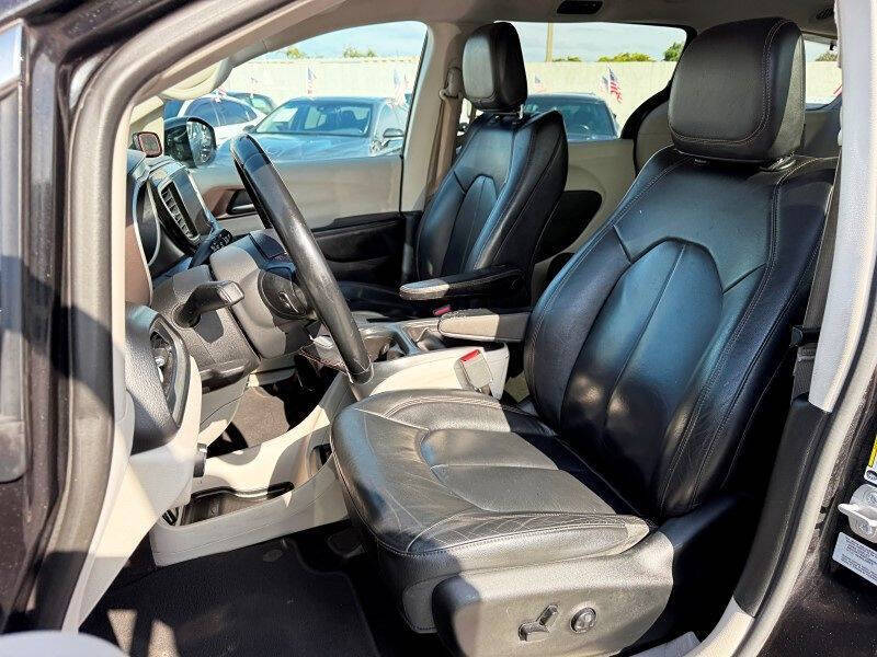2017 Chrysler Pacifica Touring-L