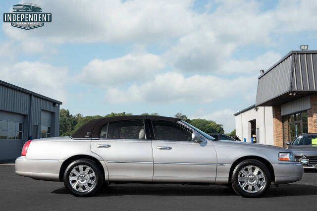 2003 Lincoln Town Car for sale at Independent Auto Sales in Troy, OH