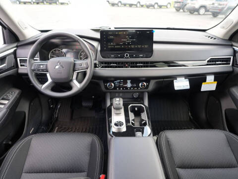 2026 Mitsubishi Outlander ES