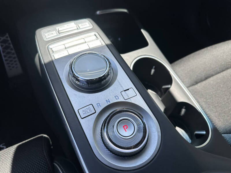 2024 Genesis GV70 2.5T Standard