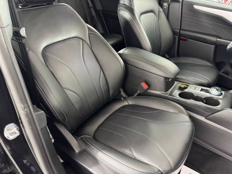 2025 Ford Escape Platinum