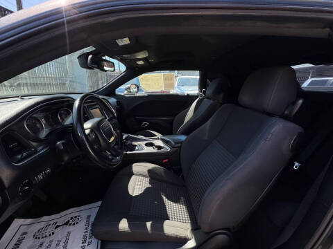 2017 Dodge Challenger SXT
