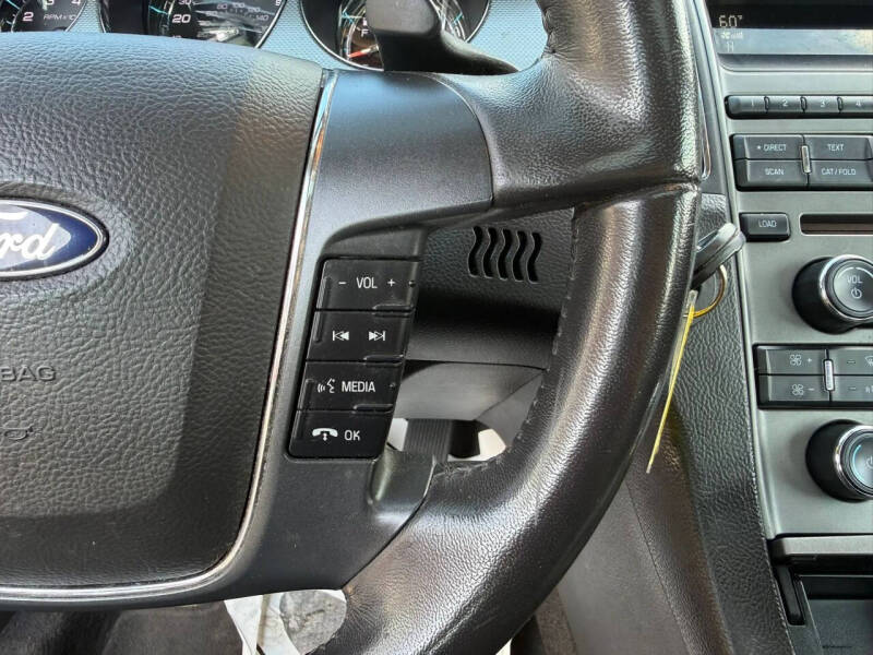 2011 Ford Taurus SEL