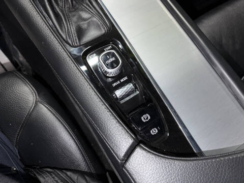 2016 Volvo XC90 T6 Momentum