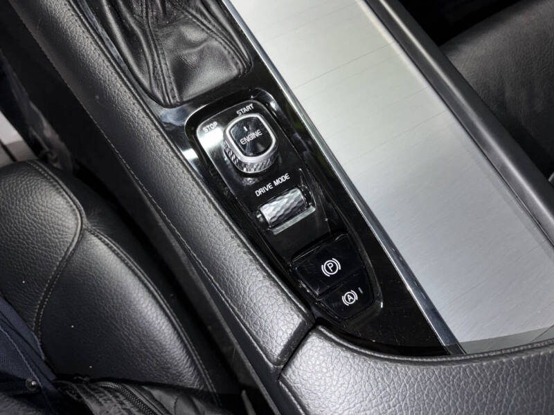 2016 Volvo XC90 T6 Momentum