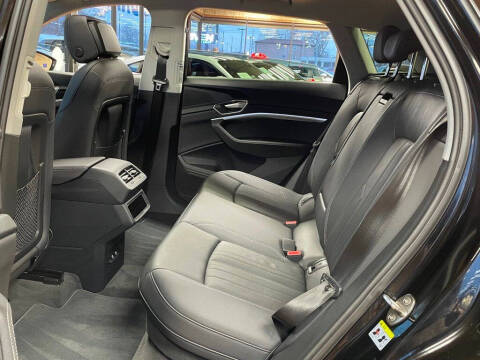 2021 Audi e-tron quattro Premium