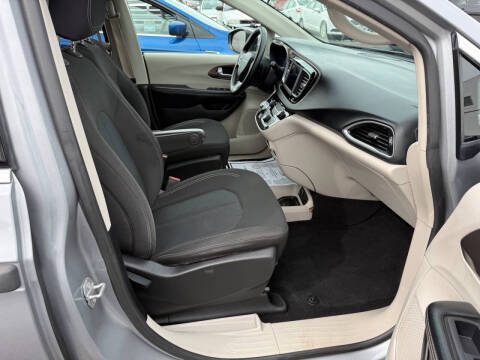 2020 Chrysler Voyager L